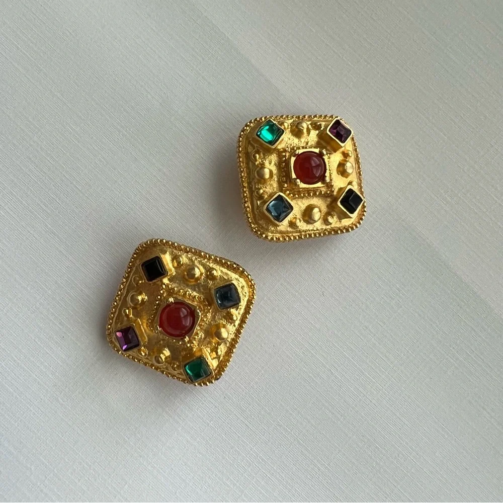 🍉Clip-On Earring Retro Vintage Gold Designer Baroque Egyptian Byzantine Lucite - Picture 8 of 8